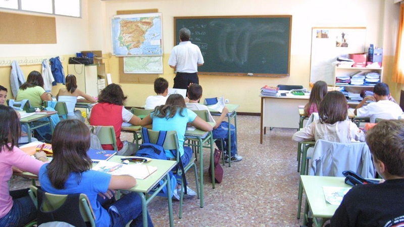 Un informe de la FAPA registra una media de 34,2 °C en las aulas participantes